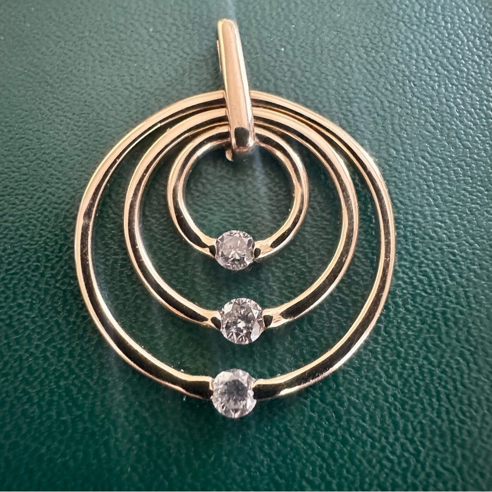 14K Gold Triple Circle Pendant with 3 Diamonds – Modern Minimalist Design, 2.94g - Picture 5 of 10